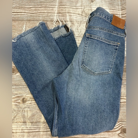 EUC* Jcrew 9" mid-rise demi-boot crop jean in Clara wash - Picture 4 of 5